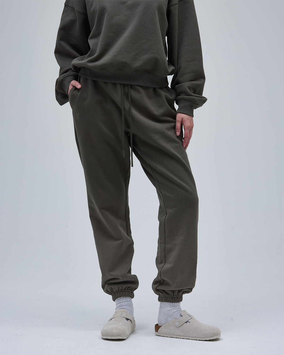 
                  
                    Signature Crew Sweatpant - Fog
                  
                