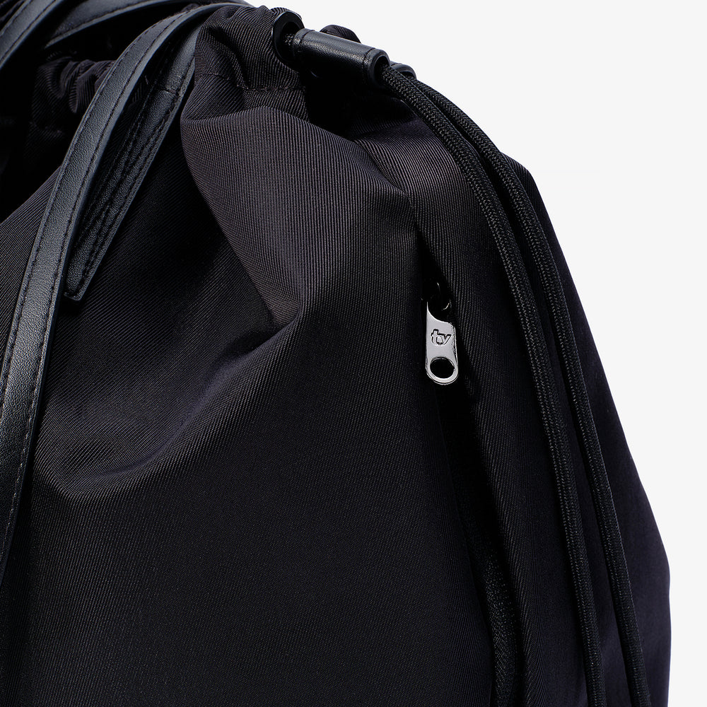 
                  
                    BLACK DETAIL BAG
                  
                