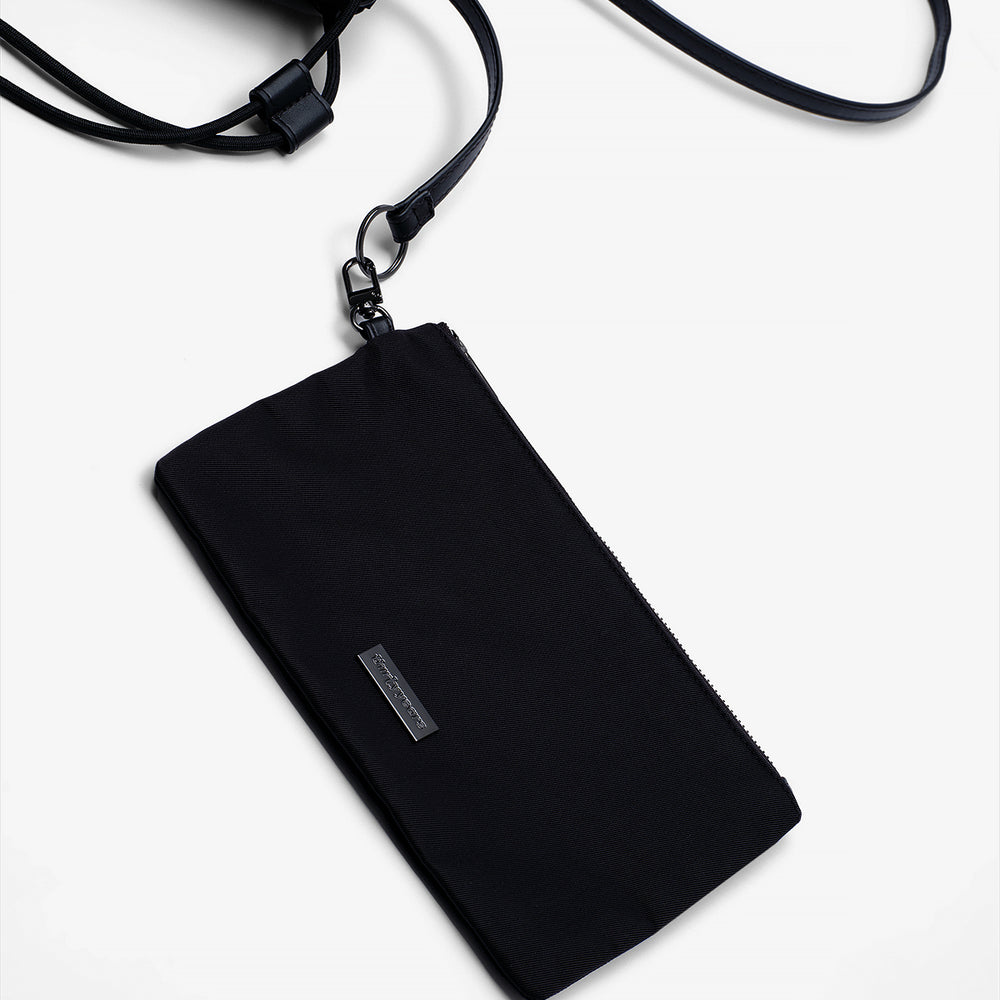 
                  
                    BLACK POUCH 
                  
                