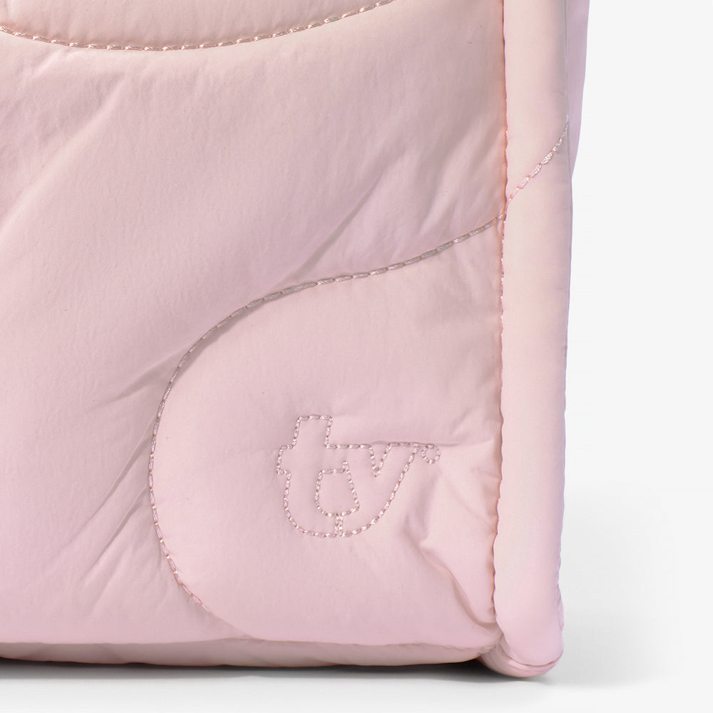 
                  
                    PUFFY PINK TOTE CLOSE UP
                  
                